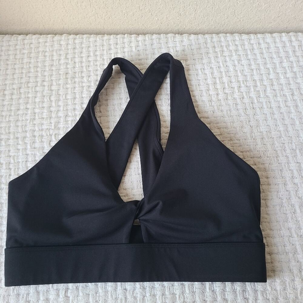 Fabletics Women's Black Cross-Back Sporta Bra Women's Size M